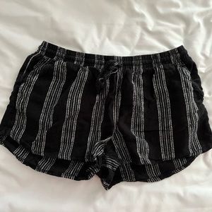 universal thread black and white striped shorts